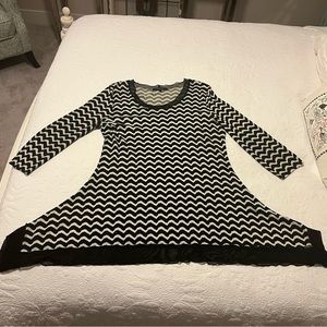 Calessa tunic, asymmetrical hemline, chevron print black and white, size L.